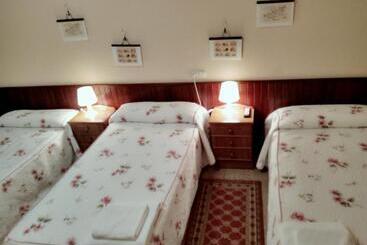 هتل Hostal Mayo