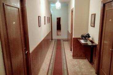 هتل Hostal Mayo