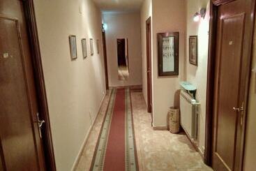 هتل Hostal Mayo