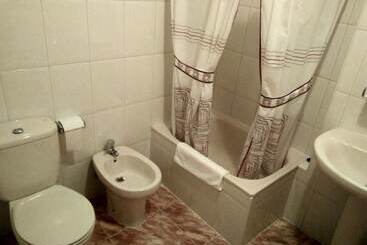 هتل Hostal Mayo