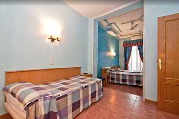 هتل Hostal Oporto