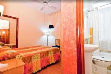 هتل Hostal Oporto