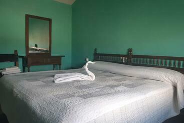 هتل Hostal Restaurante Ceres