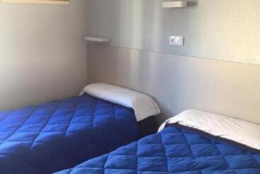 هتل Hostal Rosales