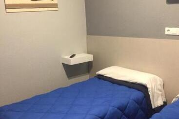 هتل Hostal Rosales