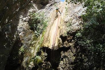 هتل Hostal Sango Sierra De Las Nieves