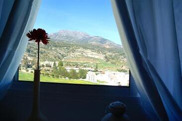 هتل Hostal Sango Sierra De Las Nieves