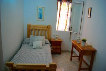 هتل Hostal Sango Sierra De Las Nieves