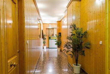 هتل Hostal Sango Sierra De Las Nieves