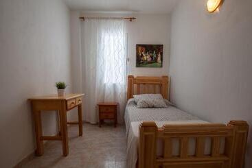 هتل Hostal Sango Sierra De Las Nieves