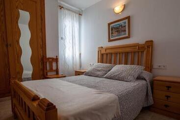 هتل Hostal Sango Sierra De Las Nieves