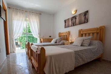 هتل Hostal Sango Sierra De Las Nieves