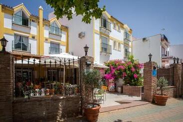 هتل Hostal Sango Sierra De Las Nieves