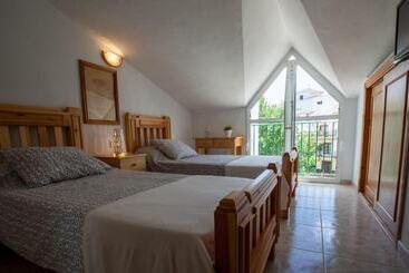 هتل Hostal Sango Sierra De Las Nieves