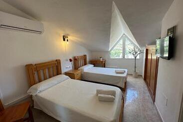 هتل Hostal Sango Sierra De Las Nieves