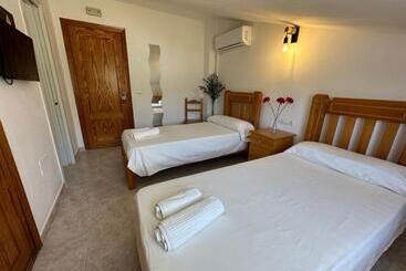 هتل Hostal Sango Sierra De Las Nieves