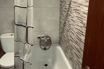 هتل Hostal Mediterráneo