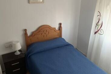 هتل Hostal Mediterráneo