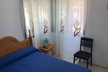 هتل Hostal Mediterráneo