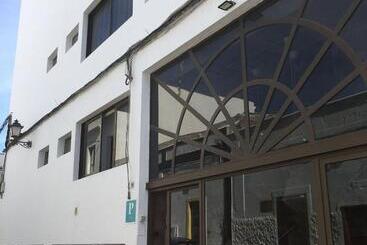 پانسیون Hostal Residencia Cardona