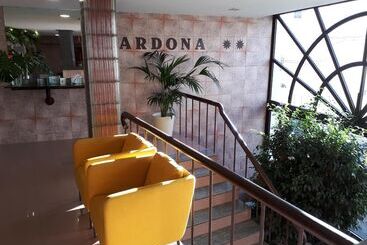 پانسیون Hostal Residencia Cardona