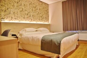 Hospedium Hotel La Marina Costa Da Morte - Cee
