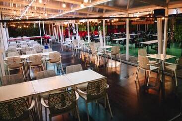 هتل Chips Ferrol