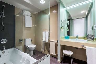 هتل Guadalajara & Conference Center Affiliated by Melia