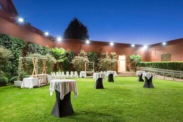 هتل Guadalajara & Conference Center Affiliated by Melia