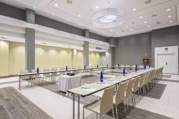 هتل Guadalajara & Conference Center Affiliated by Melia