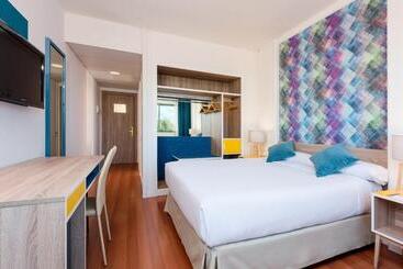 هتل Guadalajara & Conference Center Affiliated by Melia
