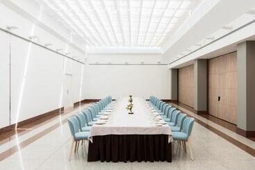 هتل Guadalajara & Conference Center Affiliated by Melia