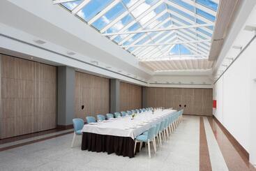هتل Guadalajara & Conference Center Affiliated by Melia