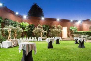 هتل Guadalajara & Conference Center Affiliated by Melia