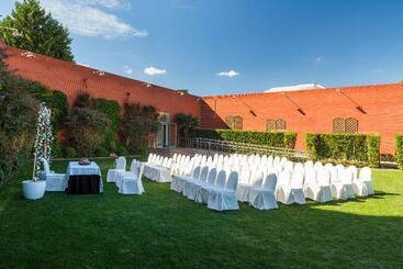هتل Guadalajara & Conference Center Affiliated by Melia