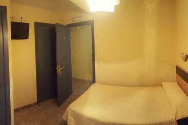 هتل Hostal Guzman El Bueno By Gaiarooms