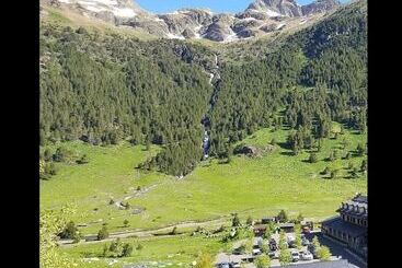 هتل Hospital De Benasque