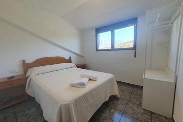 هتل Hostal Apolo Xi