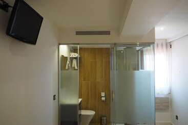 هتل Hostal Don Suero De Quiñones