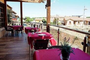هتل Hostal Don Suero De Quiñones