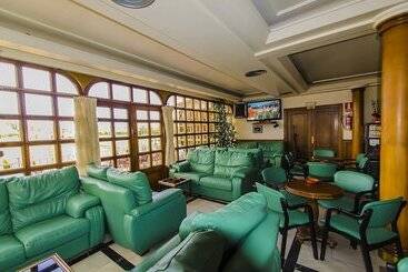 هتل Hostal Don Suero De Quiñones