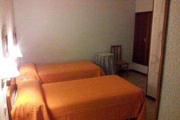 هتل Hostal El Centro