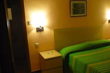 هتل Hostal El Centro