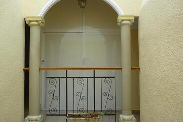 هتل Hostal El Centro