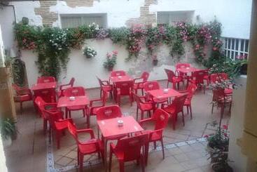 هتل Hostal El Centro