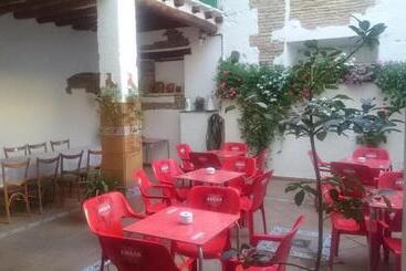 هتل Hostal El Centro