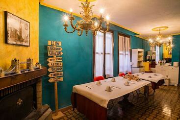 هتل Hostal Londres