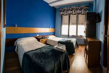 هتل Hostal Londres