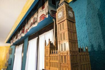 هتل Hostal Londres