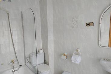 هتل Hostal Pirineos Meliz